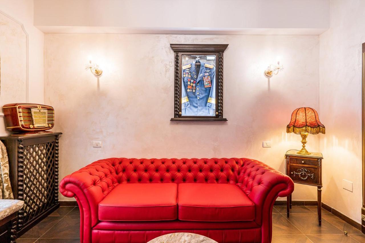 Private Museum Apartment With Antique Decor Bucareste Exterior foto