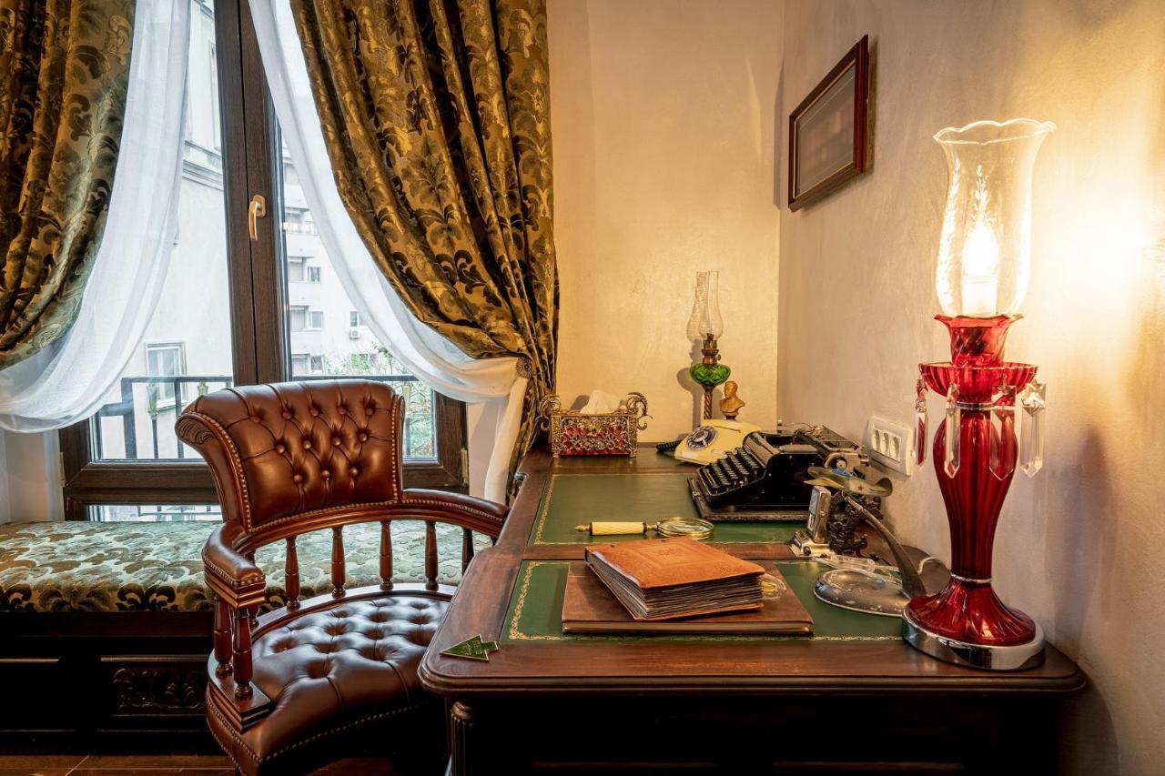 Private Museum Apartment With Antique Decor Bucareste Exterior foto