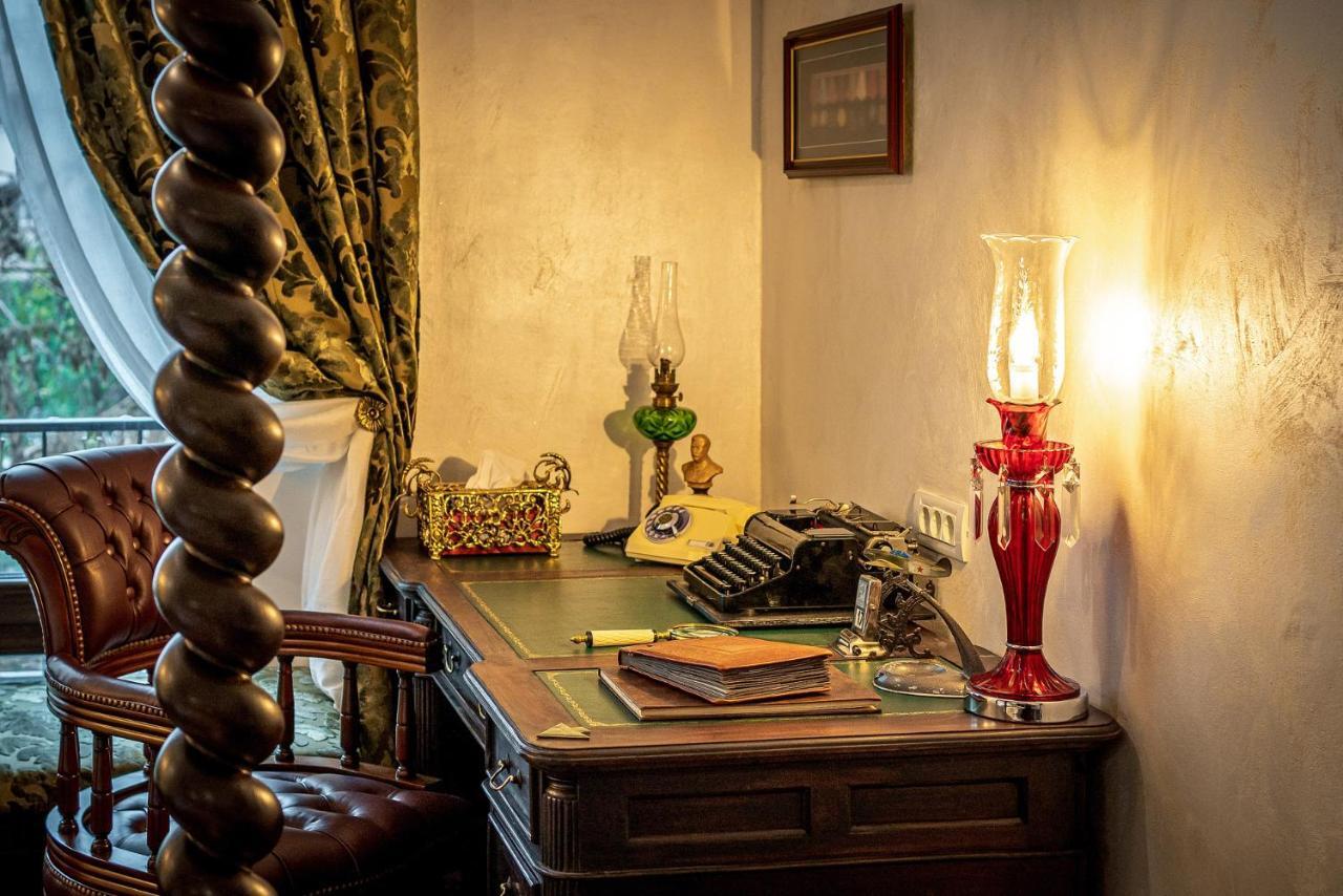 Private Museum Apartment With Antique Decor Bucareste Exterior foto