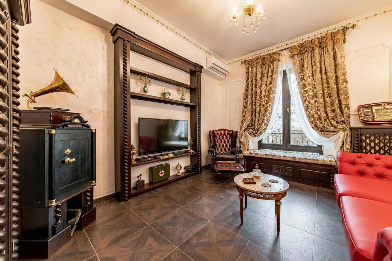 Private Museum Apartment With Antique Decor Bucareste Exterior foto