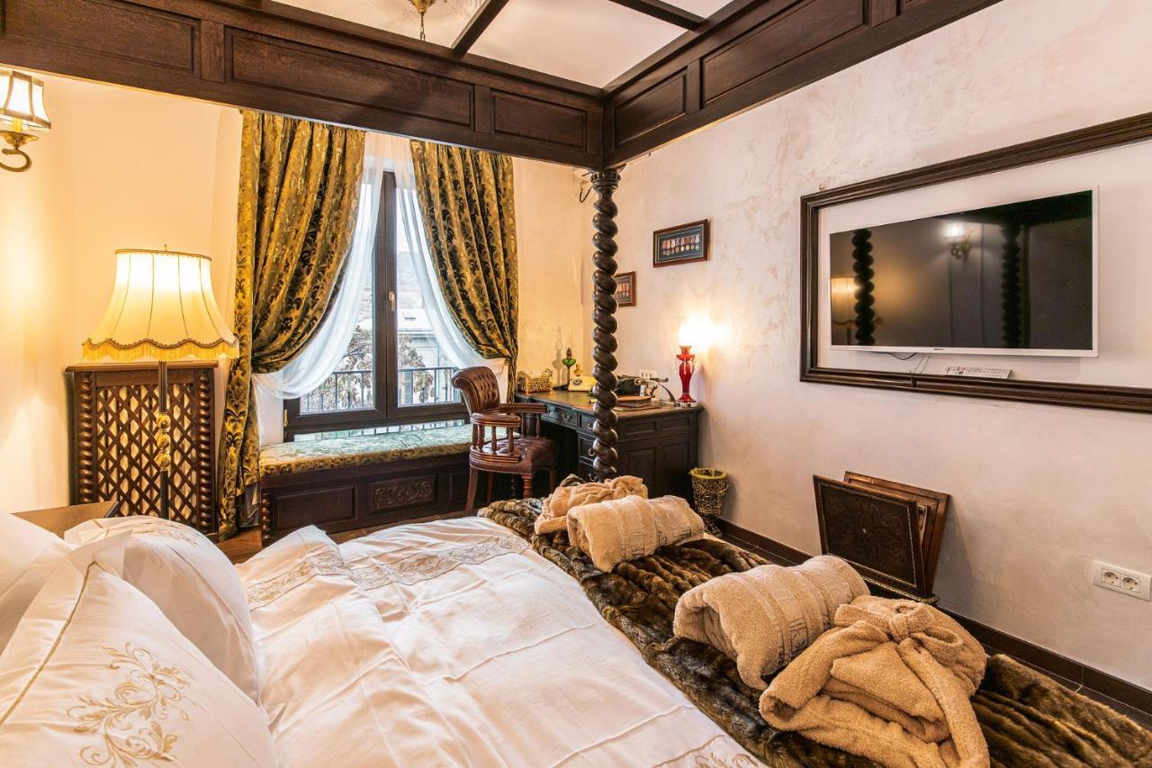 Private Museum Apartment With Antique Decor Bucareste Exterior foto